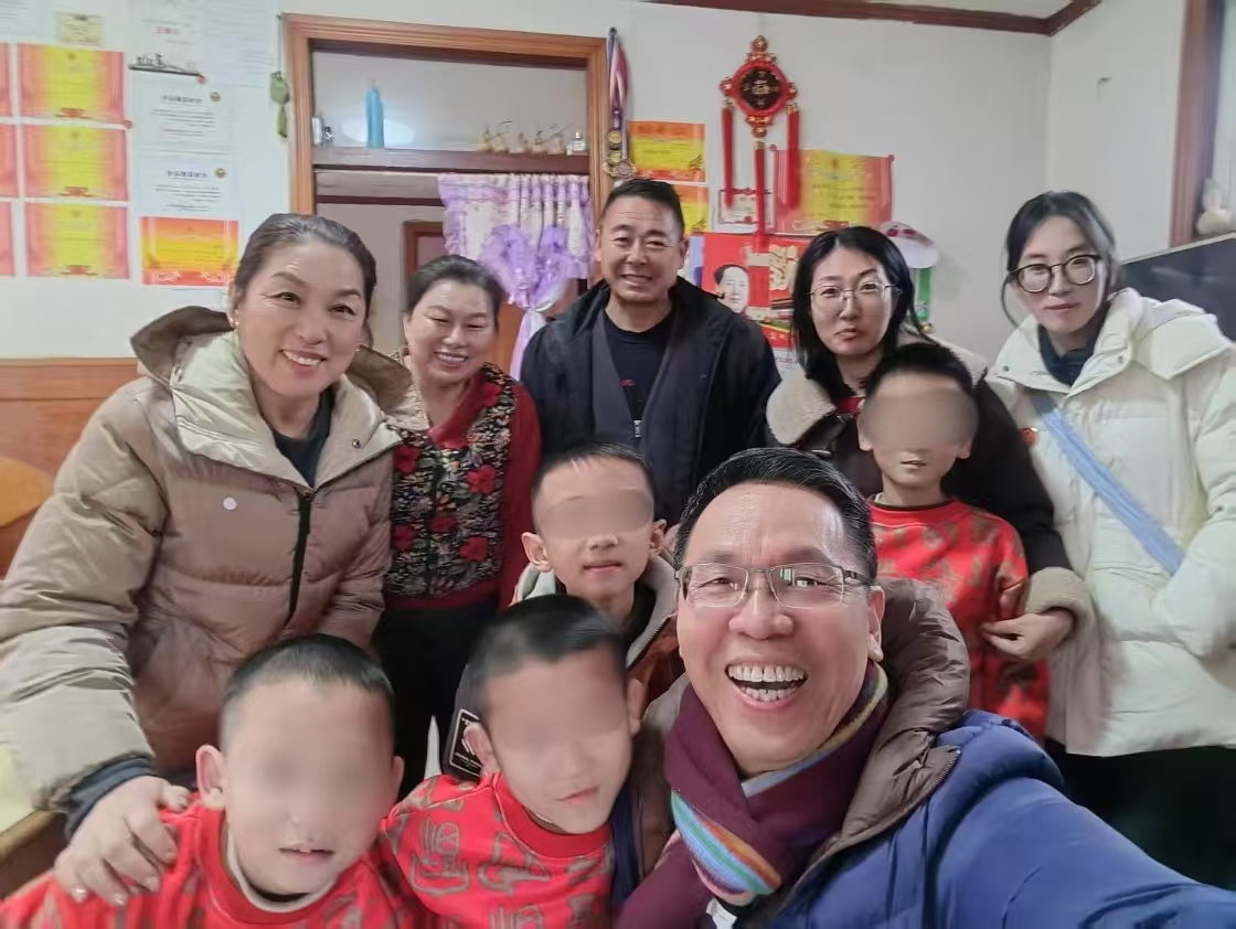 2025-2-2Volunteers from winbalance visit children